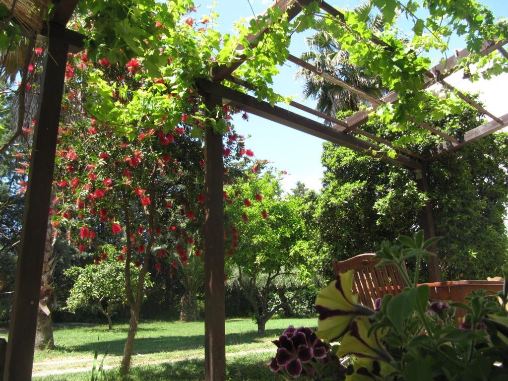 Agriturismo Torre Del Golfo Cropani Exteriör bild